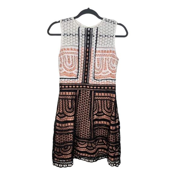 Gianni Bini White Black‎ Crochet Lace Mini Dress Size Small - Picture 1 of 6